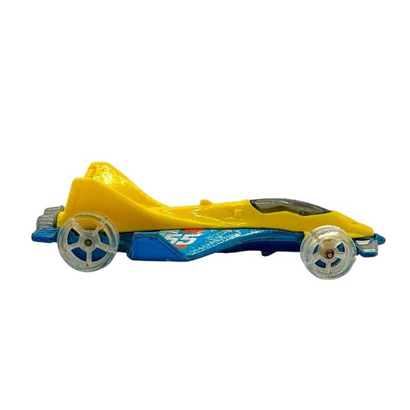 2012 HOT WHEELS-1/64 Diecast Yellow Cloud Cutter Race Car #55-Malaysia-VG - Picture 3 of 6